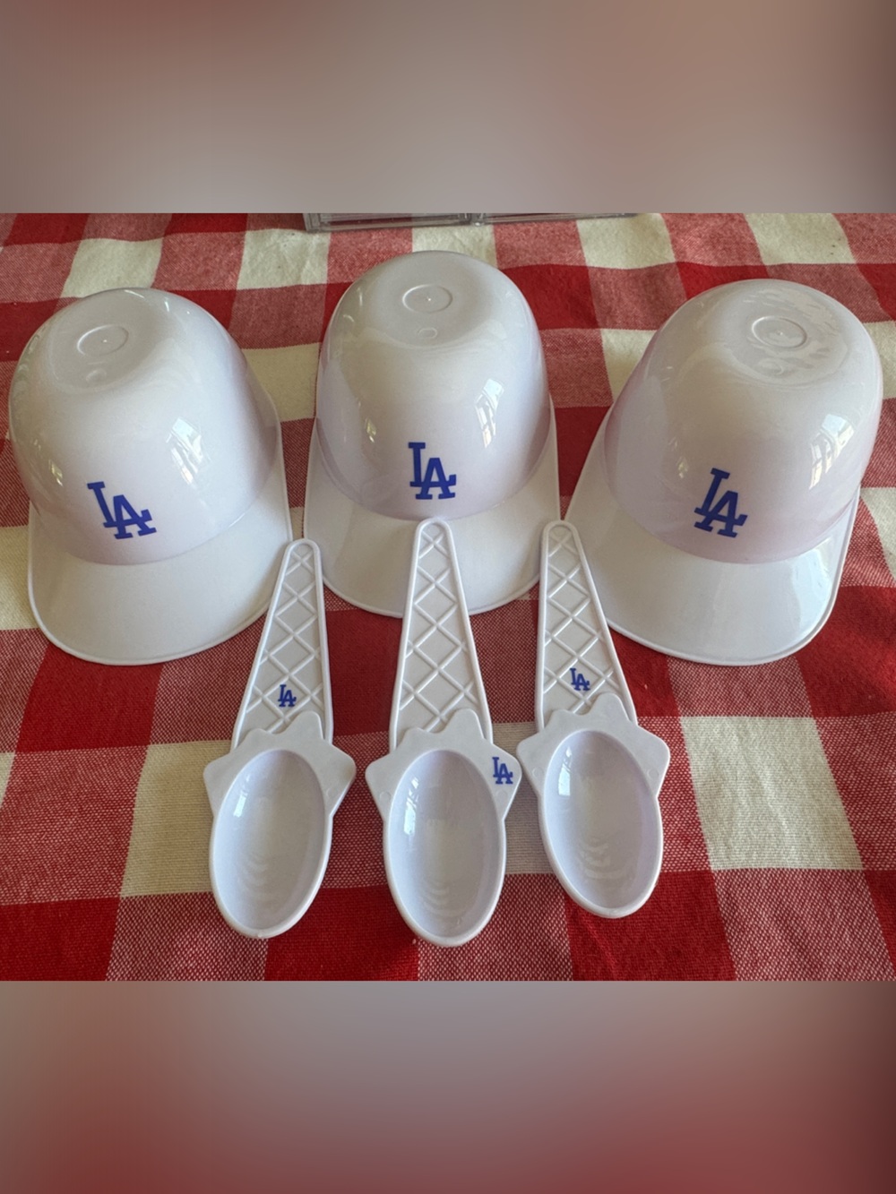 ‼️LA White Ice Cream Bowls with Spoons - Set of 3‼️